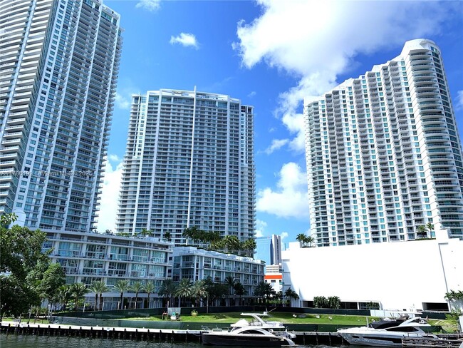 Building Photo - 350 S Miami Ave