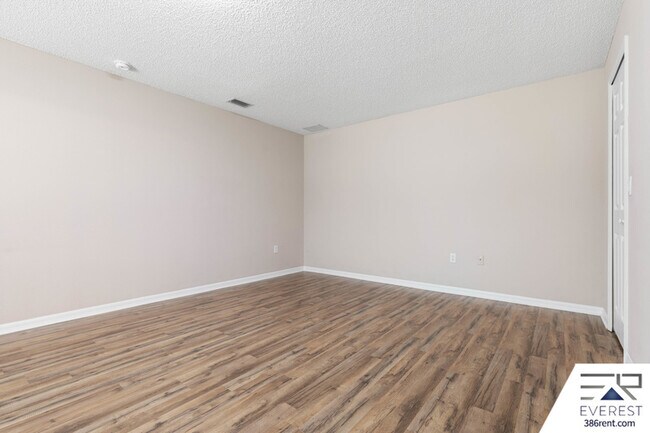 Building Photo - 59 Riverina Dr