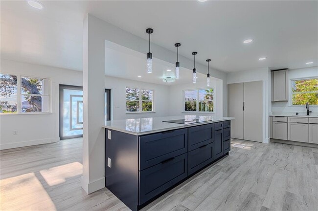 Building Photo - 2061 S Peninsula Dr