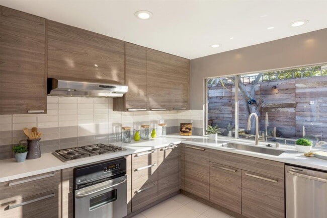 Building Photo - Bright and Airy Sunnyvale Home with Updated Bathrooms and Private Yard