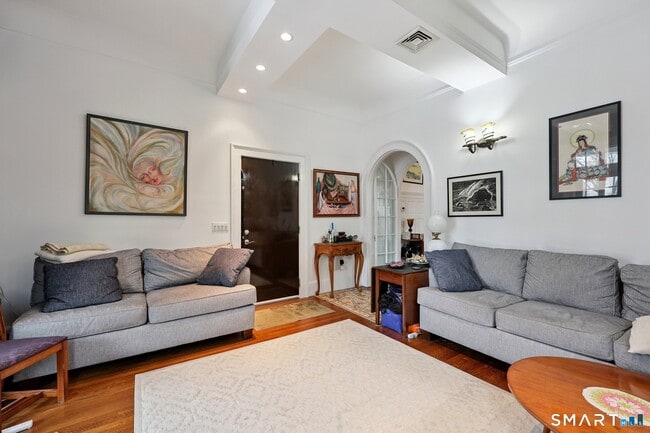 Building Photo - 591 Orange St