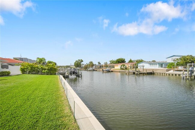 Building Photo - 3916 Doral Dr