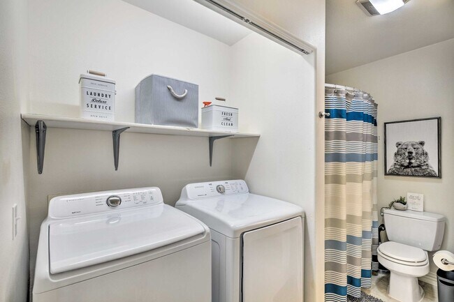 Building Photo - 2432 Glacier St