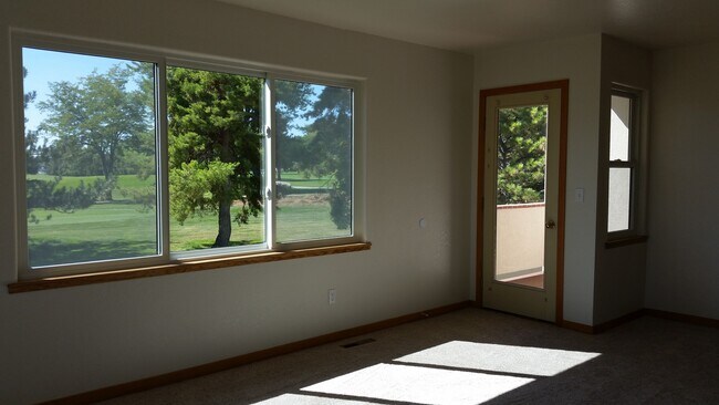 Building Photo - Condo for Rent