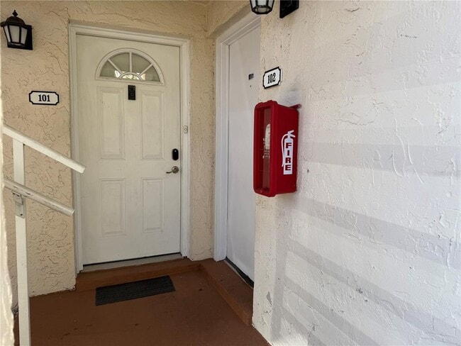 Building Photo - 621 99th Ave N