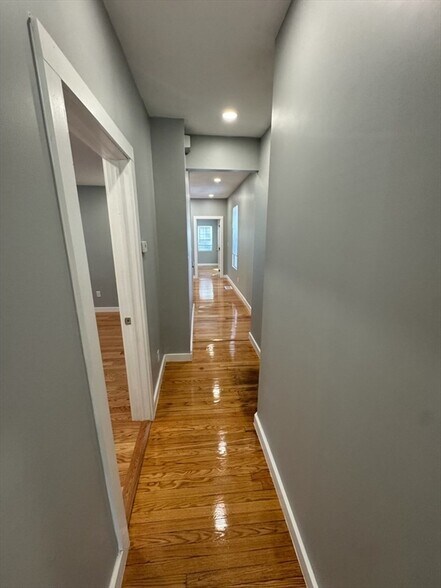 Building Photo - 193 Winter St