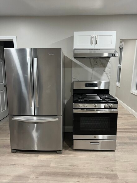 Building Photo - 49 Waverly St