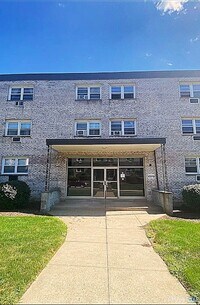 Building Photo - 308 Meadowside Rd