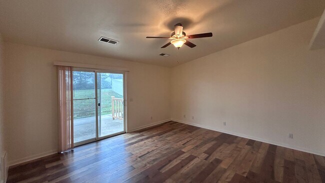 Building Photo - 14575 Avenida Central