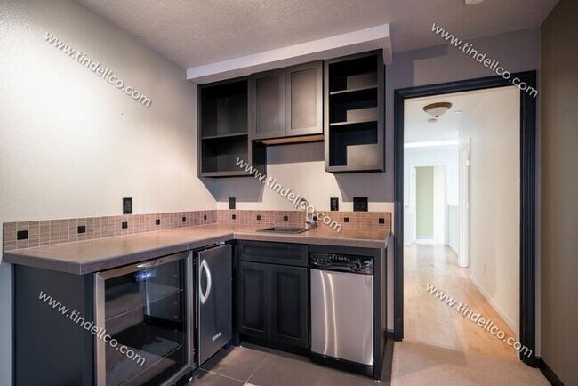 Building Photo - Bright & Elegant 3-Bedroom w/ Study and En...