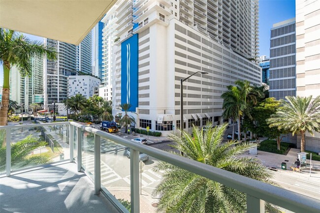 Building Photo - 1155 Brickell Bay Dr