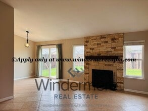 Building Photo - Available now! Charming 3-bed, 2-bath Gem in East Del Paso Heights- Your Perfect Home Awaits!