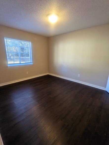 Building Photo - 118 Garr Ln