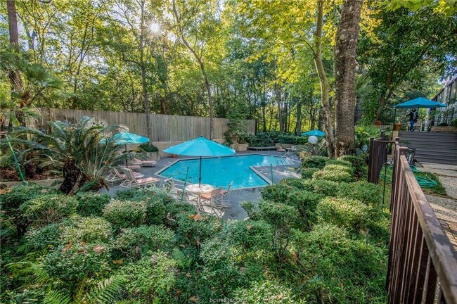 Building Photo - 45 Briar Hollow Ln
