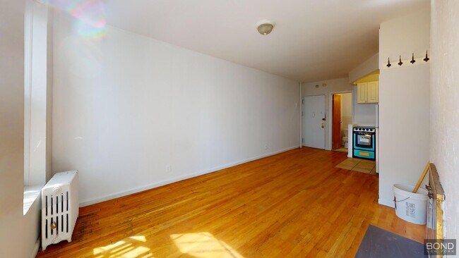 Building Photo - 239 E 24th St