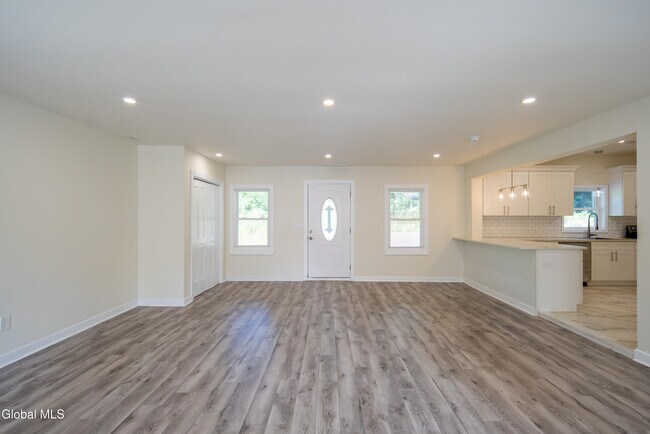 Building Photo - 489 Grooms Rd