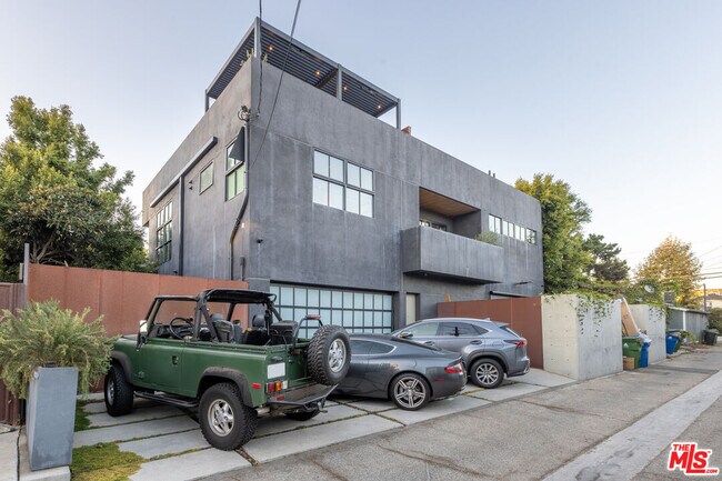 Building Photo - 746 Marco Pl