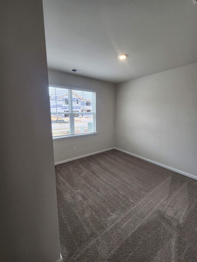 Building Photo - 323 Vaccaro Dr