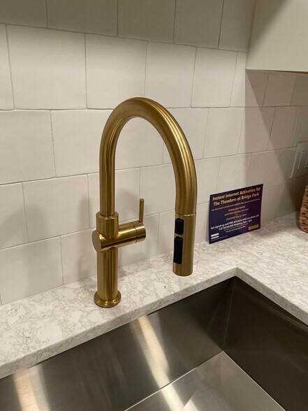 Building Photo - 6640 Mooney St