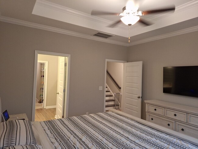 Building Photo - Outstanding Three Bedroom Home in the Ashcroft Community!