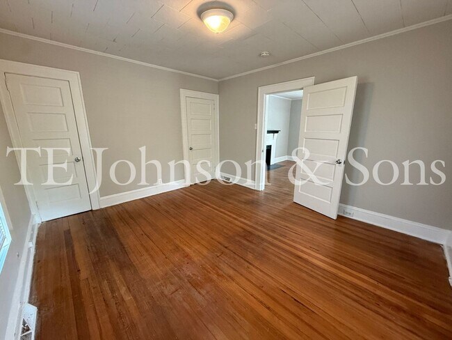 Building Photo - Charming 2 Bedroom Home with Rocking Chair Front Porch Near Downtown Winston-Salem
