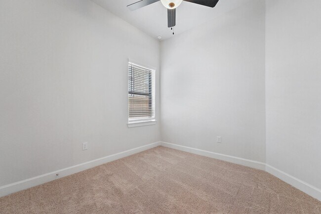Building Photo - 10518 William Pk Dr