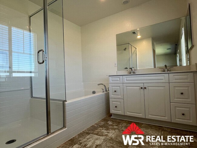 Building Photo - Stunning 6-Bedroom, 3-Bathroom Home for rent in a newer neighborhood