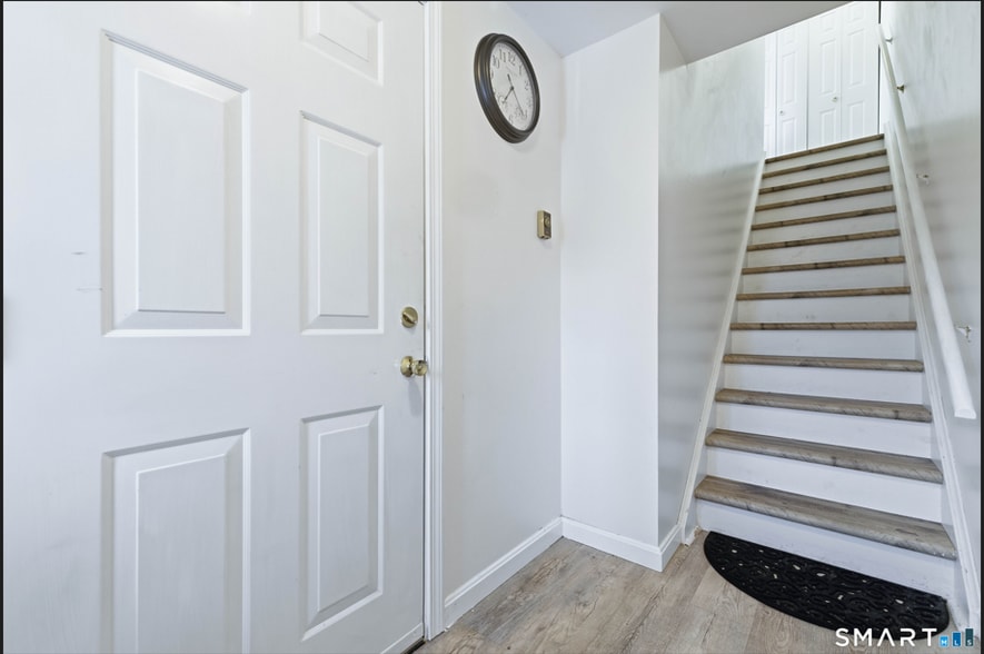 entrance - 310 Boston Post Rd