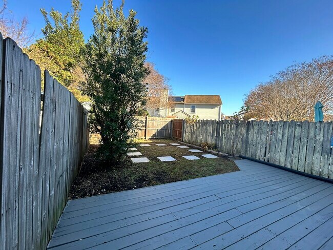 Building Photo - 718 Spence Cir