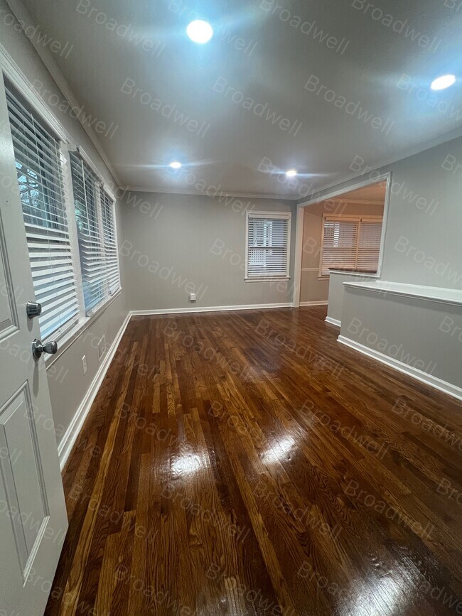 Building Photo - 955 Byron Dr SW