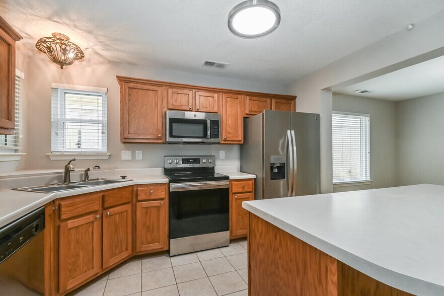 Building Photo - 9217 Lazzini Cove