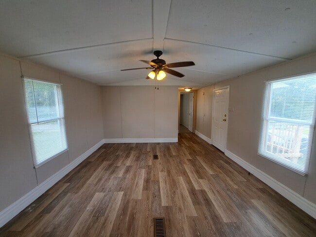 Building Photo - Remodeled 2BR/2BA mobile home off Pine For...