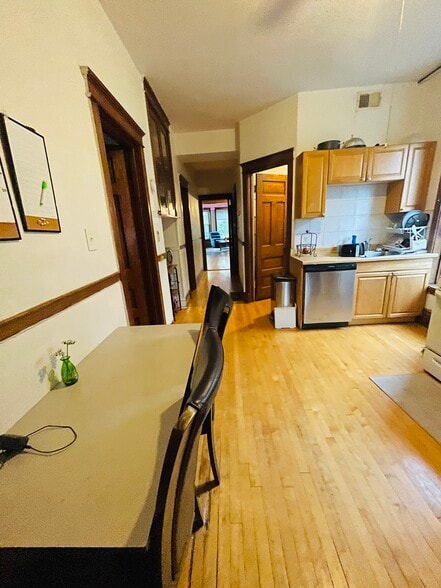 Kitchen - 3730 N Magnolia Ave
