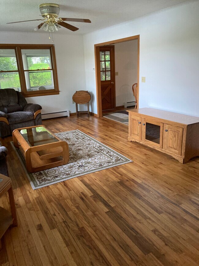 Building Photo - 126 W Shore Dr