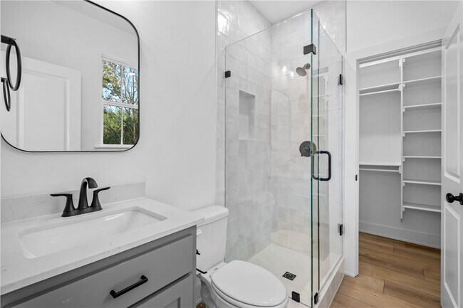 Building Photo - 588 S Willow Ave