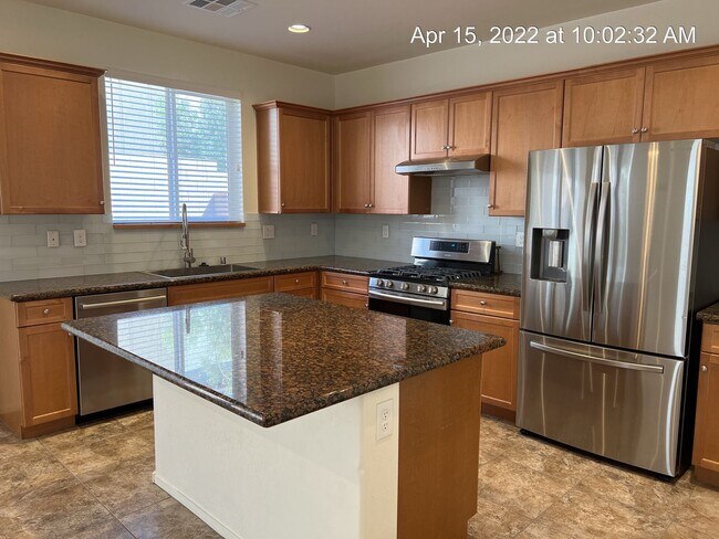 Building Photo - 3 Bedroom w/ Rooftop Deck in Providence