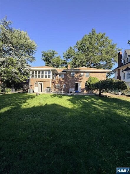 Building Photo - 1069 Palisade Ave