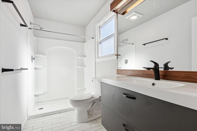 Building Photo - 17 McLaughlin Dr