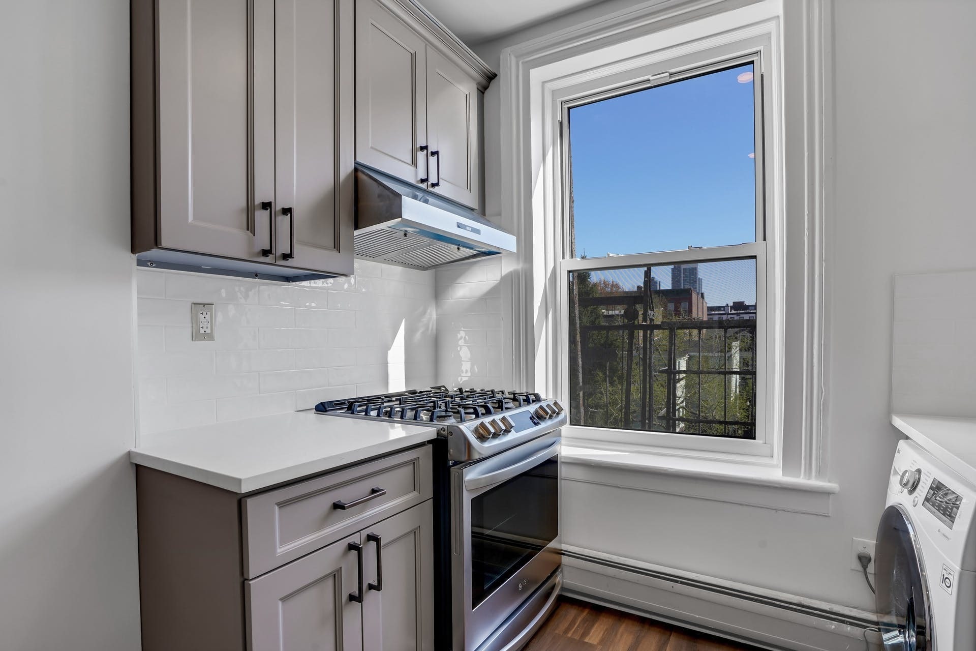 Building Photo - 245 4th St