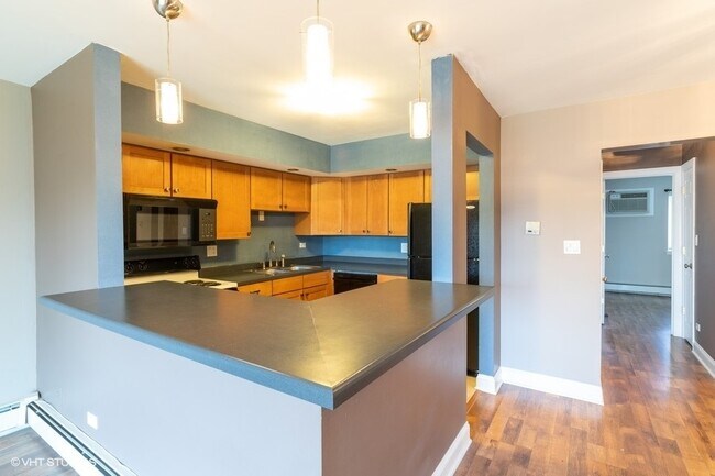 Building Photo - 803 S Dwyer Ave