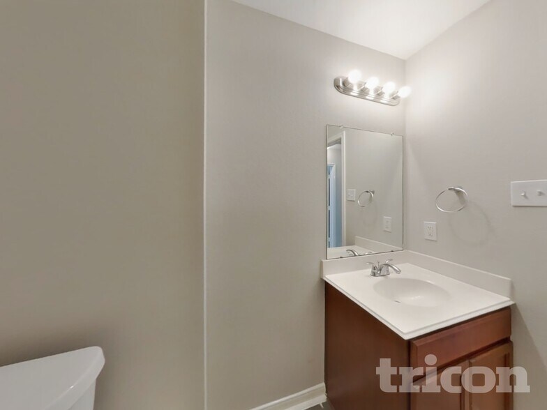 Building Photo - 7914 Moss Springs Ct