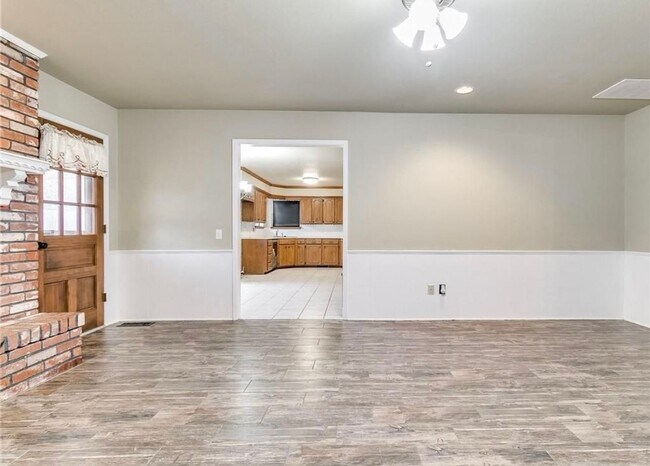 Building Photo - Spacious 4-Bedroom / 3-Bathroom Home in a Prime NW OKC Location!