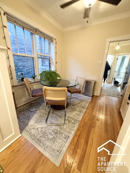 Building Photo - 822 W Wrightwood Ave