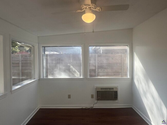 Building Photo - 117 N Springs Ct