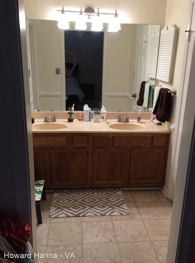 Building Photo - 3 br, 2.5 bath House - 1016 Colonial Meado...