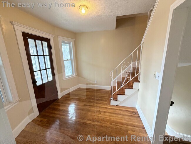 Building Photo - 27 Conwell Ave