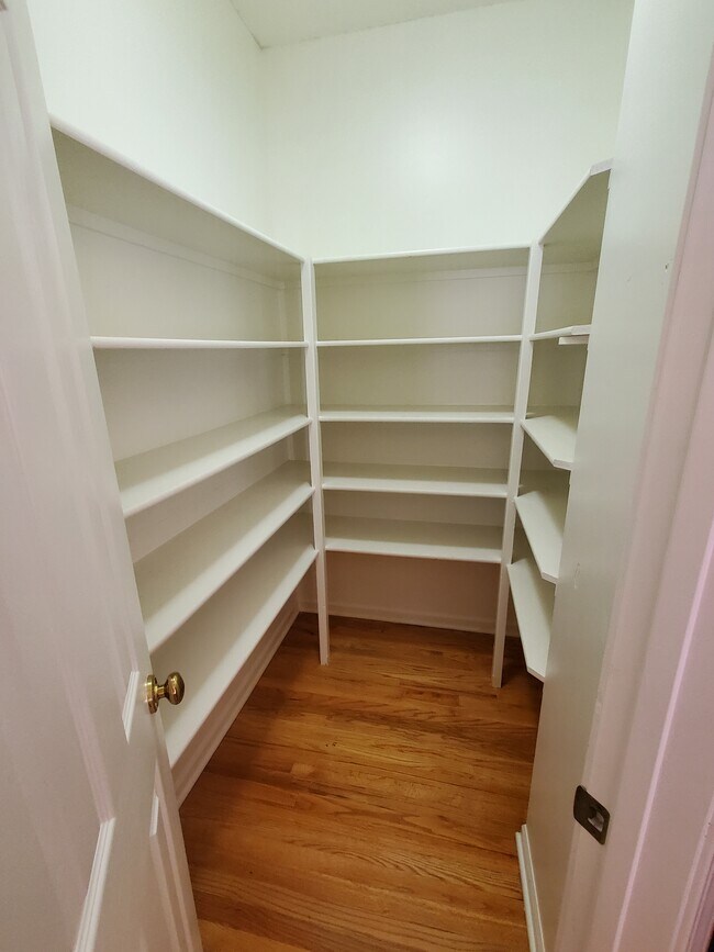 Building Photo - 14612 S Hallet St