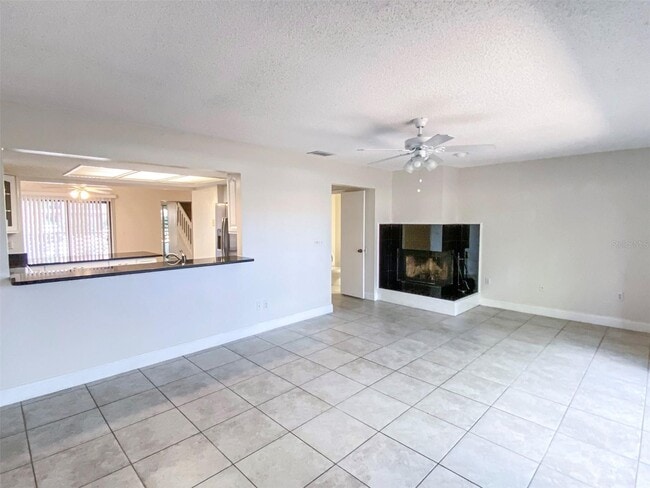 Building Photo - 955 Sunridge Dr