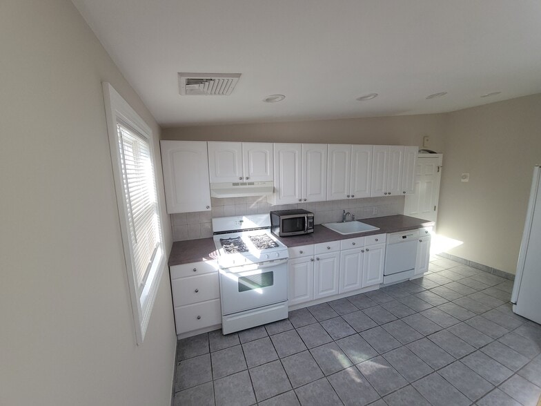 Building Photo - 2282 1st St