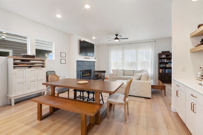 Building Photo - 4474 Peak Crst Vw